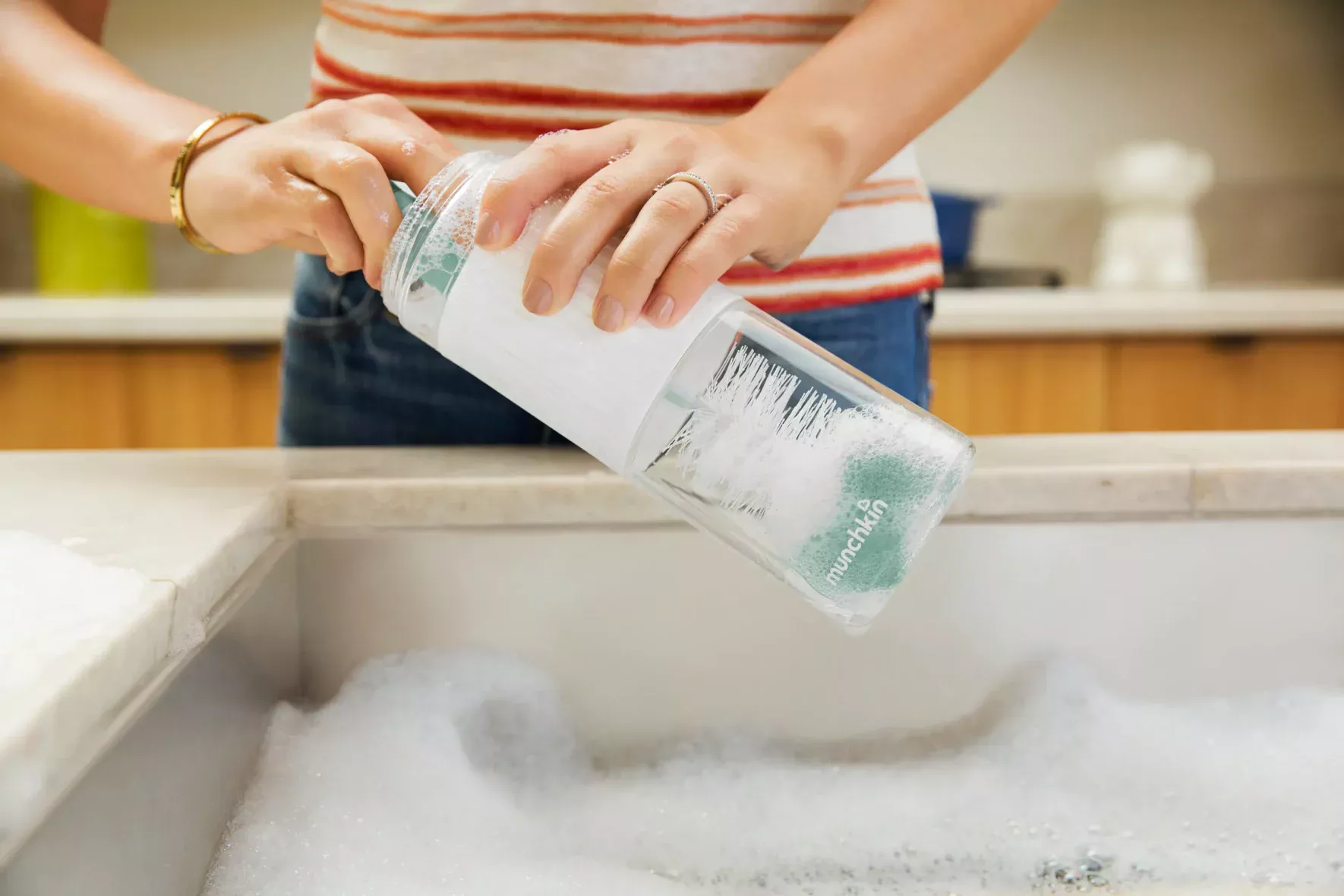 Large JPG-38123_Sponge Brush_Sage_2989_Lifestyle
