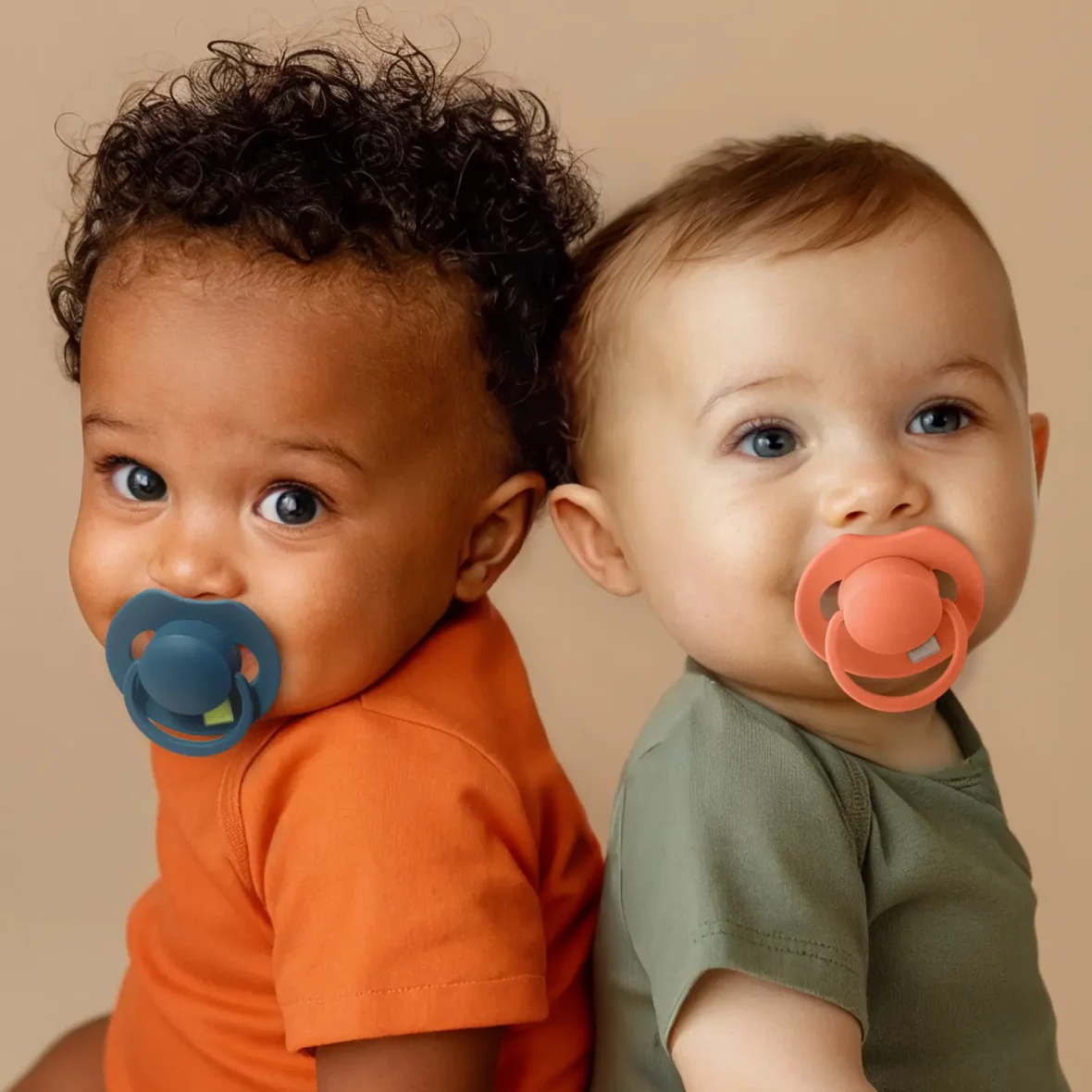 C127PB04-C127PB03-8711736934218-Dynamic-Soother-6-18M-Prime-Green-Orange-amb-1-1500×1500