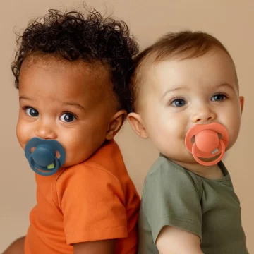 C127PB04-C127PB03-8711736934218-Dynamic-Soother-6-18M-Prime-Green-Orange-amb-1-1500x1500